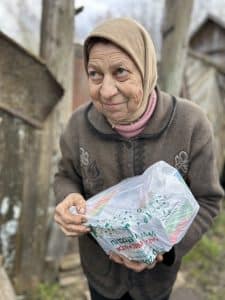 Vieille dame ligne de front avril 2026